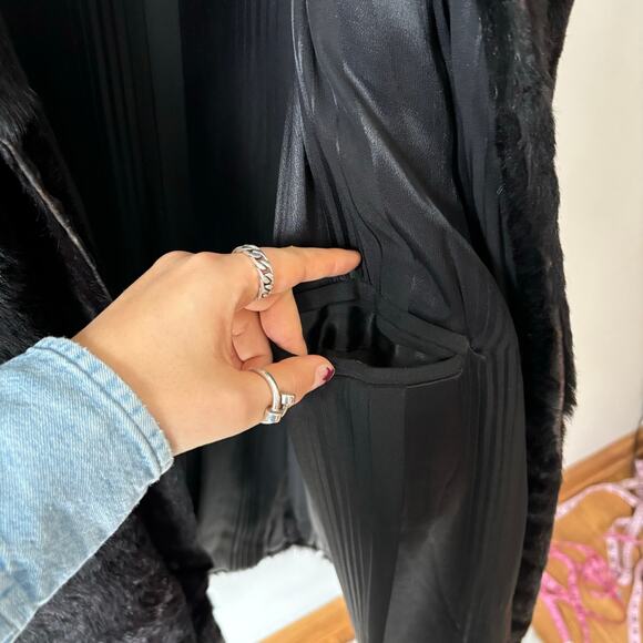 Beaver Fur Coat by Herman and Ben Marks Furs of Detroit - Picture 9 of 10